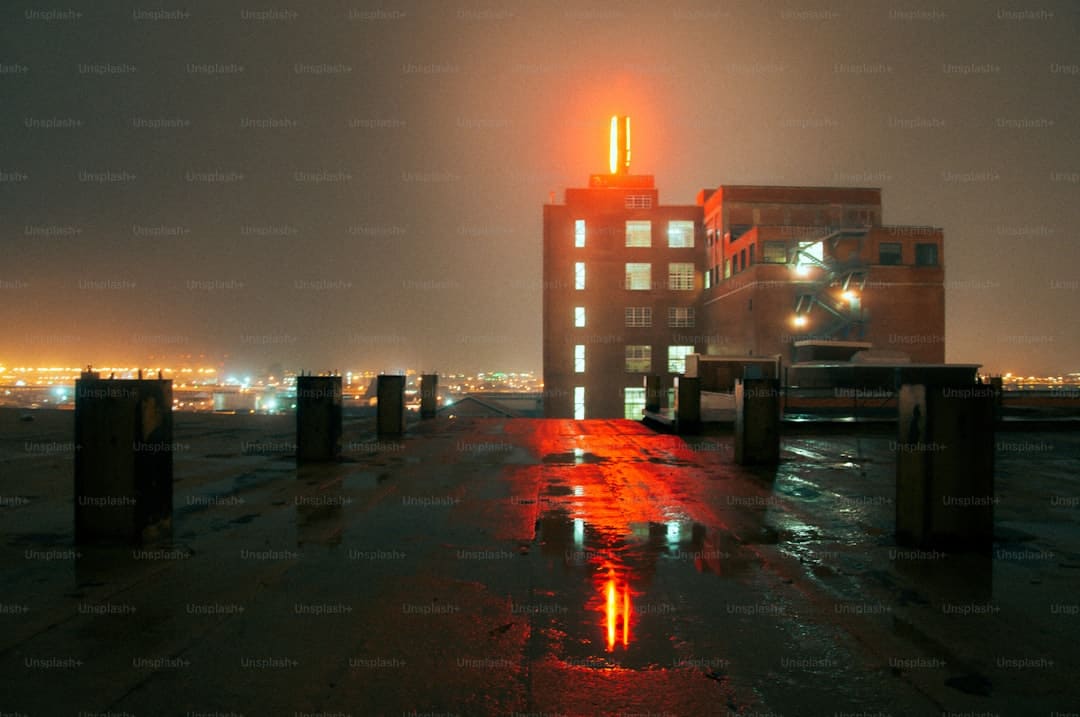成都暴雨 强降雨伴有大风来袭